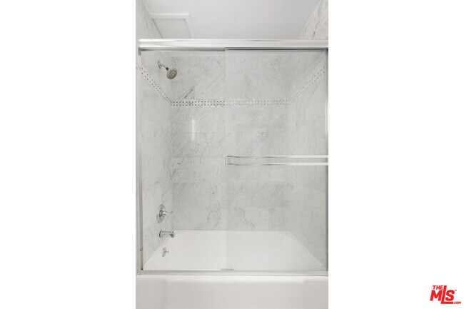 Building Photo - 925 N Curson Ave