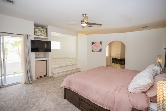 Building Photo - 2320 Snead Dr