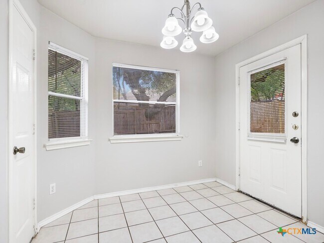 Building Photo - 825 Sagewood Trail