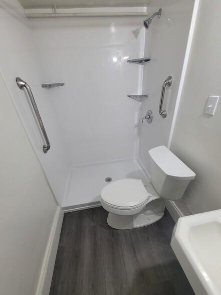 Newly remodeled bathroom - 481 S 100 E