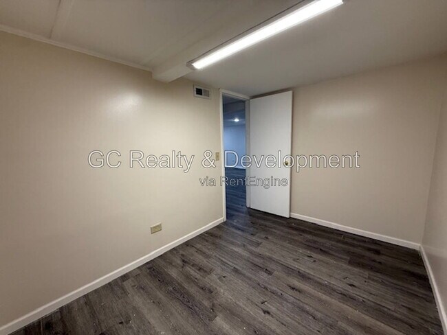 Building Photo - 280 Paddock Cir