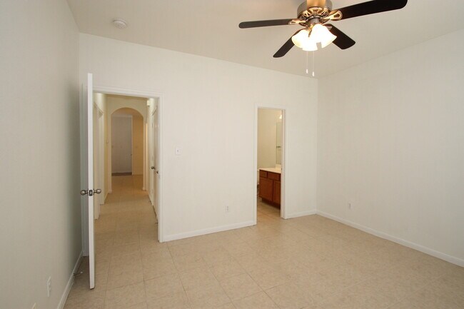 Building Photo - 2817 Southampton Way