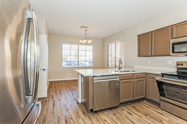 Building Photo - 12901 W Ash St