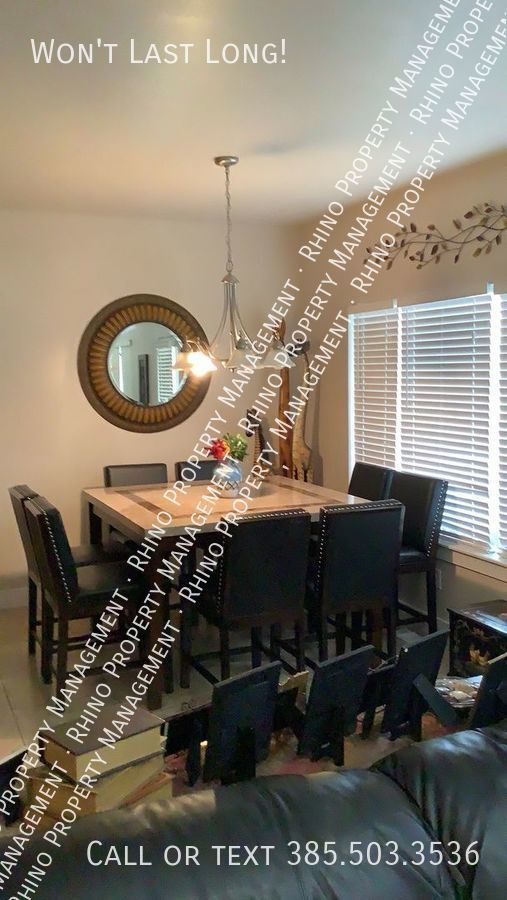 Building Photo - 3 Bed/3.5 Bath End Unit Townhouse in Sandy