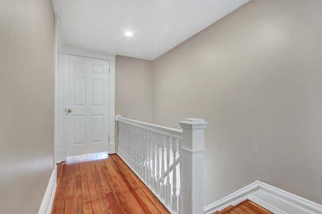 Building Photo - Hawtie w/ a Bawdie (big walk-in closet to die for)