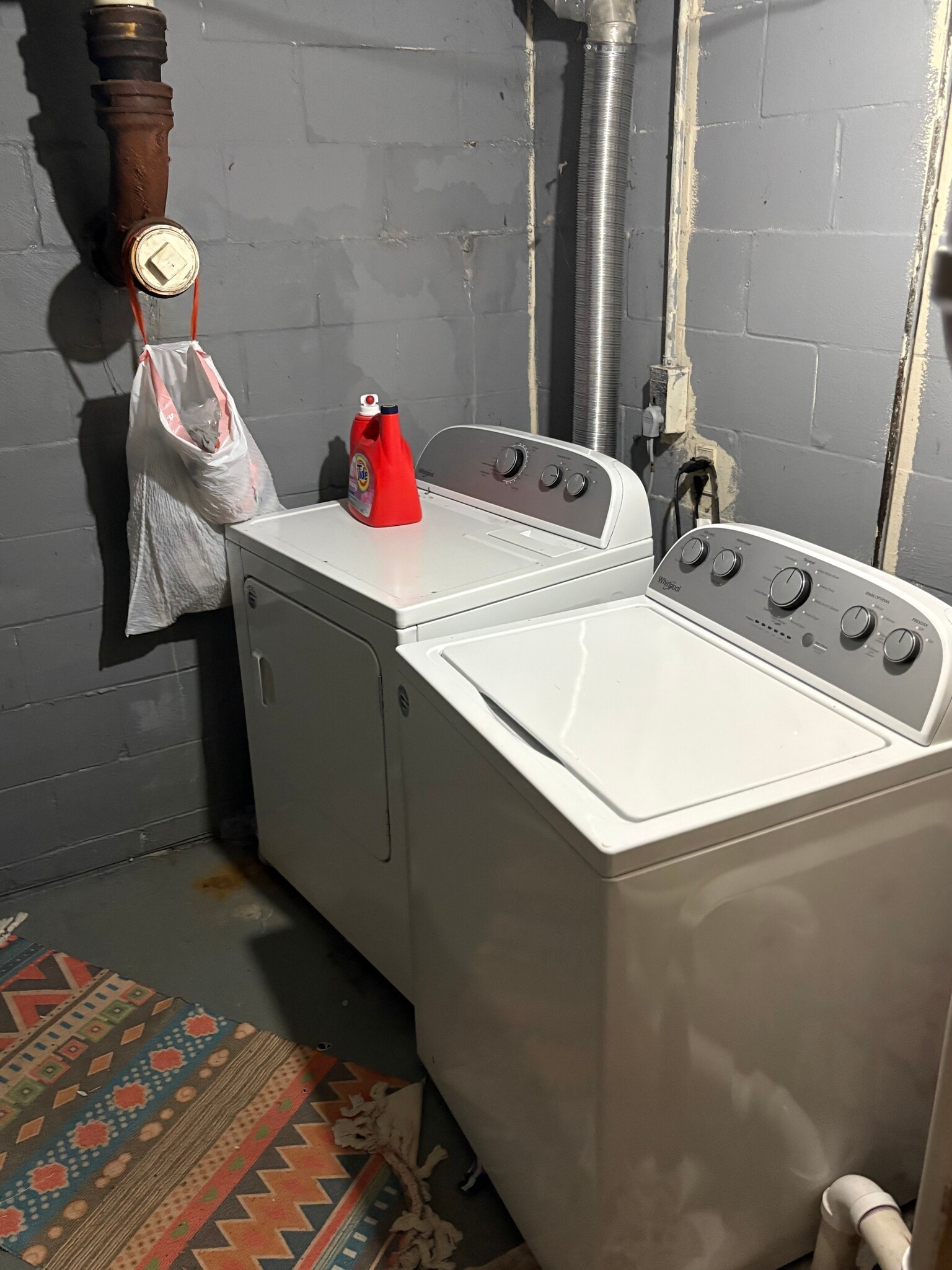 Building Photo - 1530 Snyder Rd