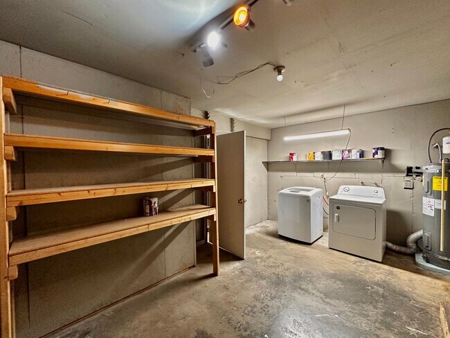 Building Photo - 4BR | 3BA Spacious House with Large Backyard