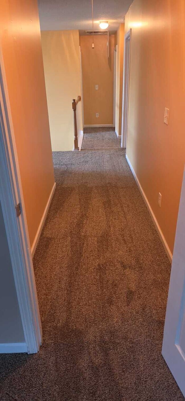 Building Photo - 5 Bedrooms 3baths Home For Rent
