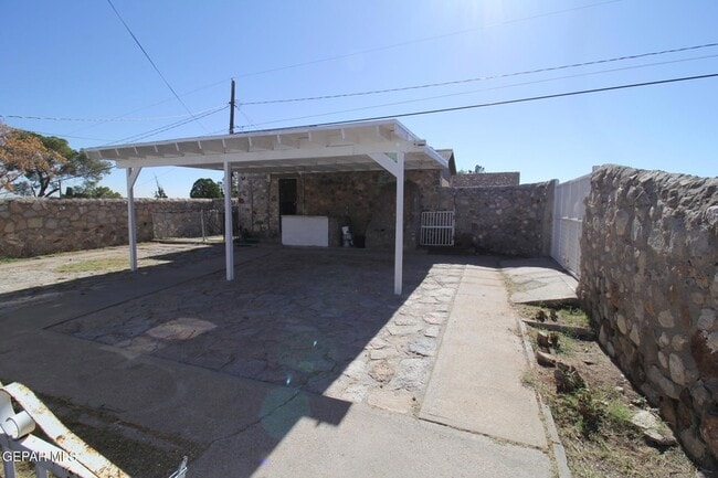 Building Photo - 3200 Richmond Ave