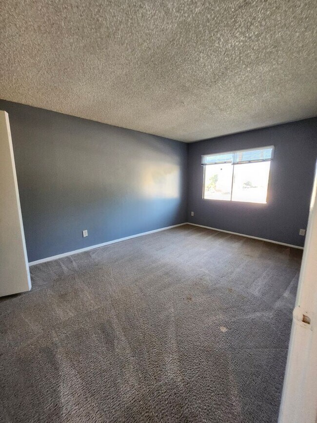 Building Photo - Charming 2-Bedroom Townhome