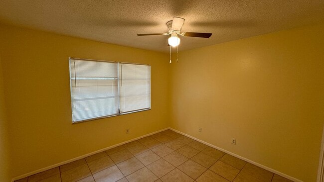 Building Photo - Unfurnished Annual Rental Now.