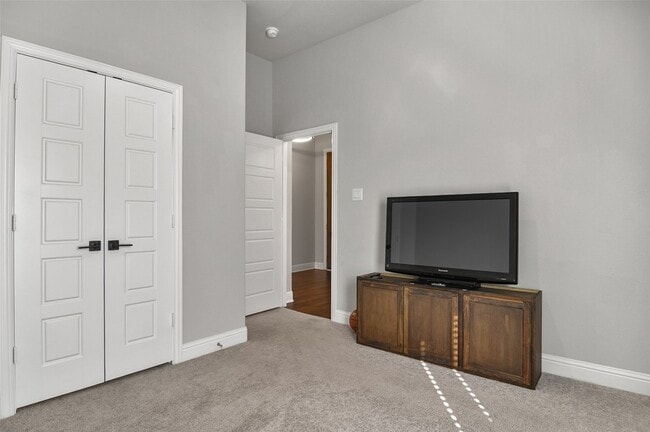 Building Photo - 424 Molly Ln