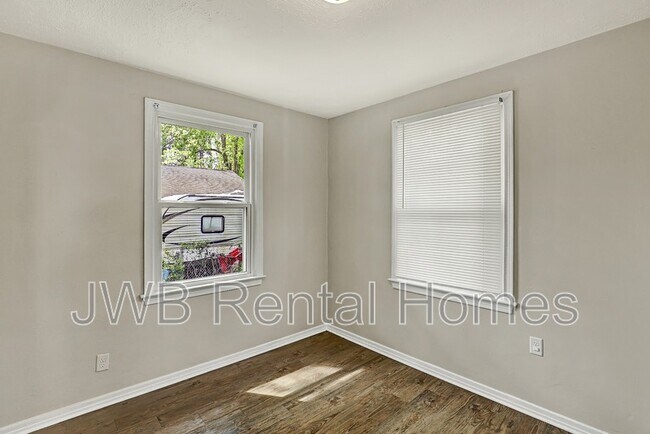 Building Photo - 8944 Jackson Ave