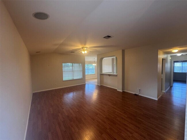 Building Photo - 1002 Leah Ln