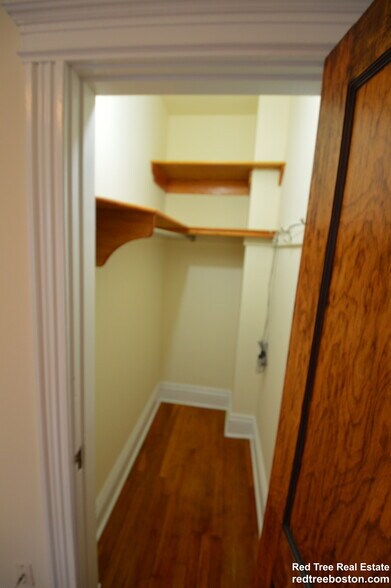 Building Photo - 31 Park Dr