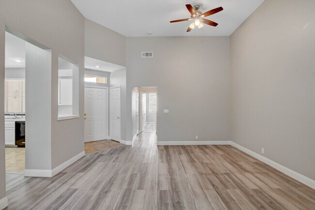 Building Photo - 5155 W Tropicana Ave