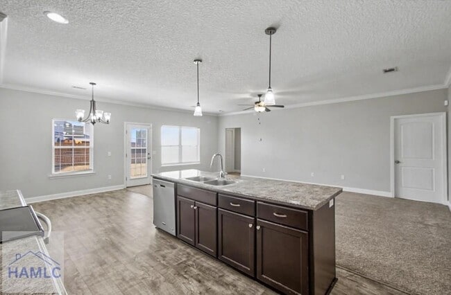 Building Photo - 147 Rimes Ave SE