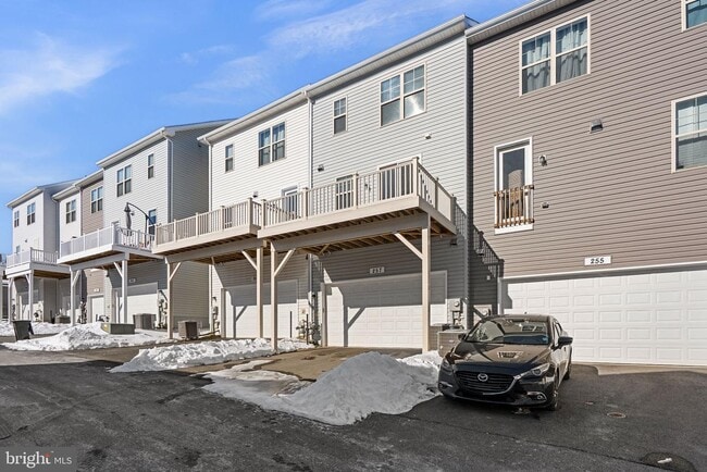 Building Photo - 257 Redpoll Alley