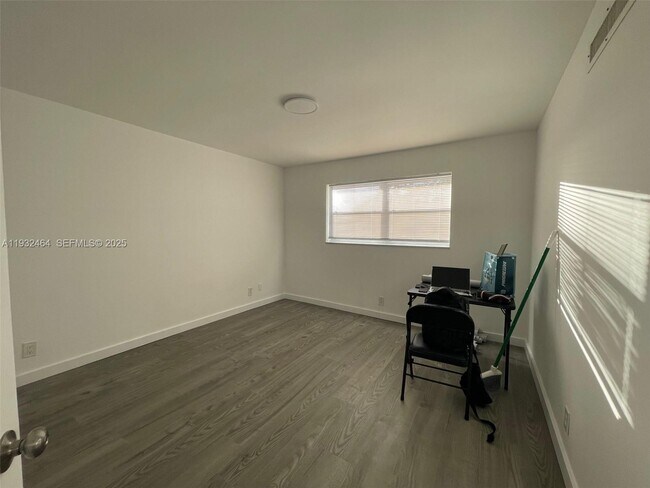 Building Photo - 7800 S Colony Cir