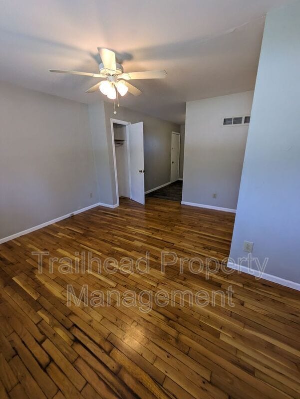 Building Photo - 110 S High St