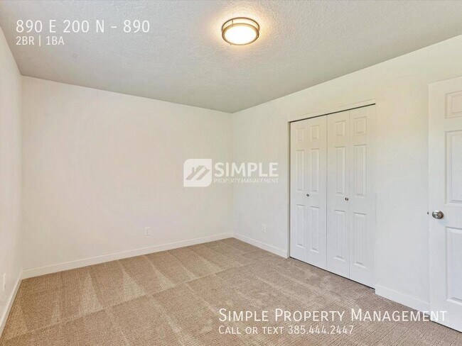 Building Photo - 890 E 200 N