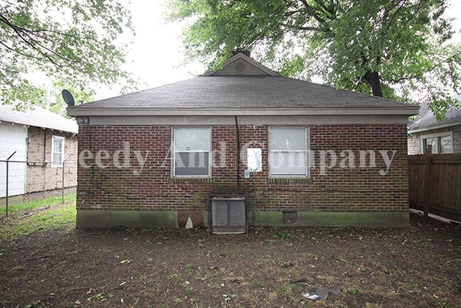 Building Photo - 1898 E McLemore Ave