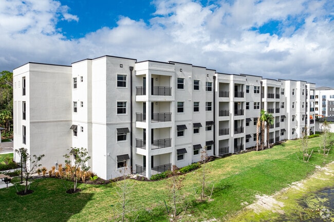 Building Rear Quarter - Estero Vista