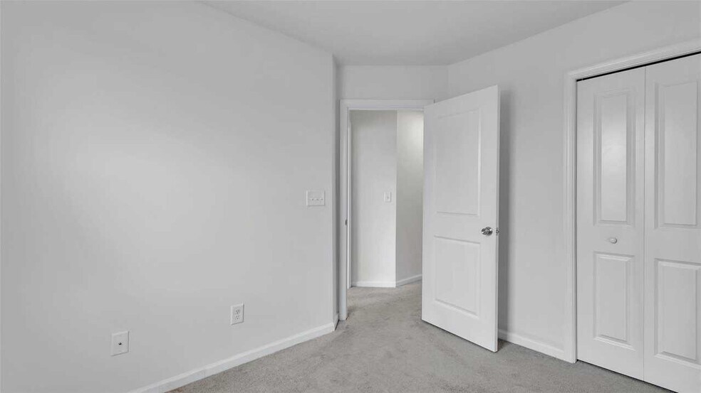 Building Photo - 992 Rushing Ln