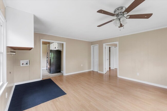 Building Photo - 530 Lakeview St
