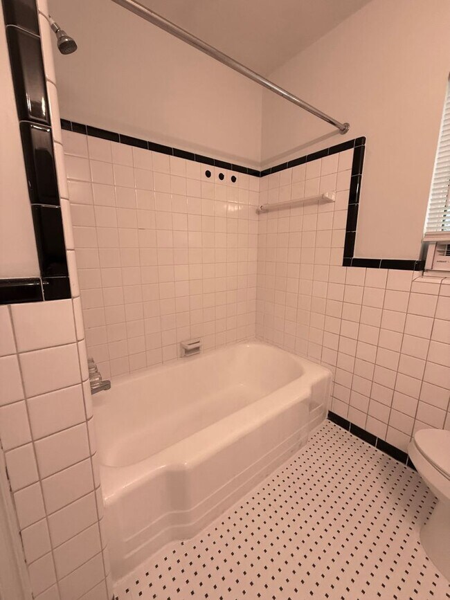 Building Photo - Renovated Emory Grove Home - Ready to Rent