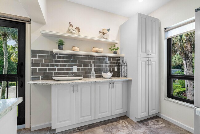 Building Photo - 11355 Pond View Dr