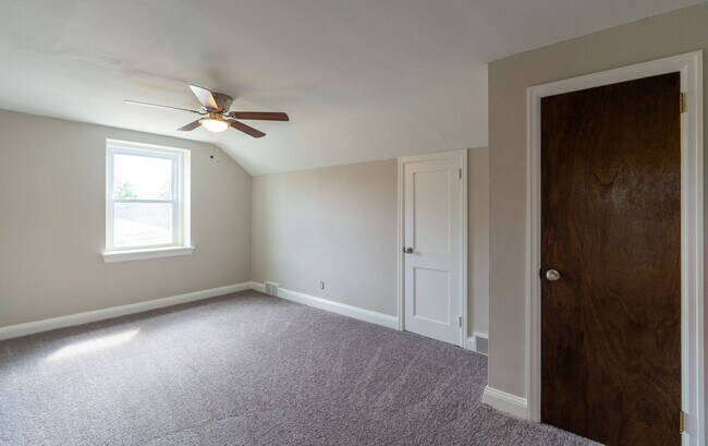 Building Photo - Rare 4 bed Gem in Marple Newtown