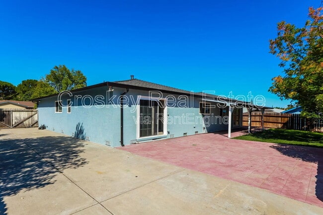 Building Photo - 929 Jensen Cir