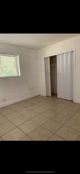 Building Photo - 401 SW 8th St