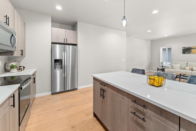 Building Photo - 517 Oxford Ave