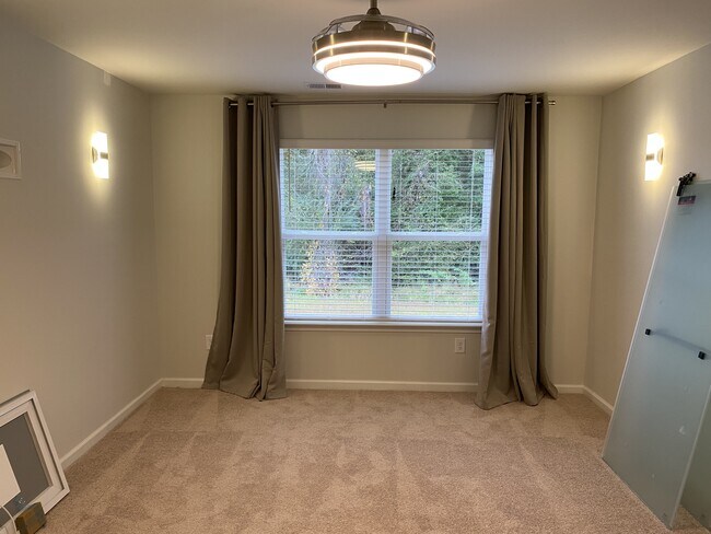 Building Photo - 346 Spruce Pine Way