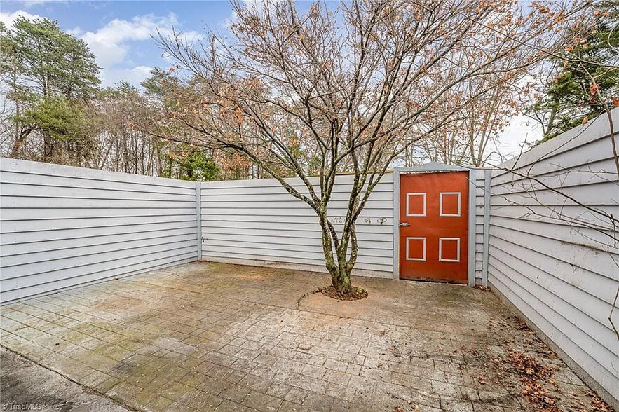 Building Photo - Room in Townhome on Windsong Ct