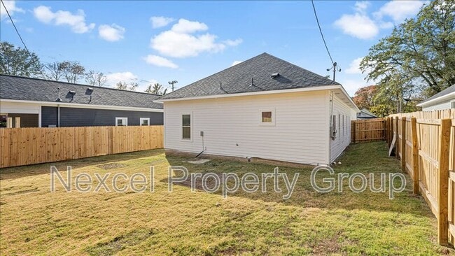 Building Photo - 1072 Bruce St