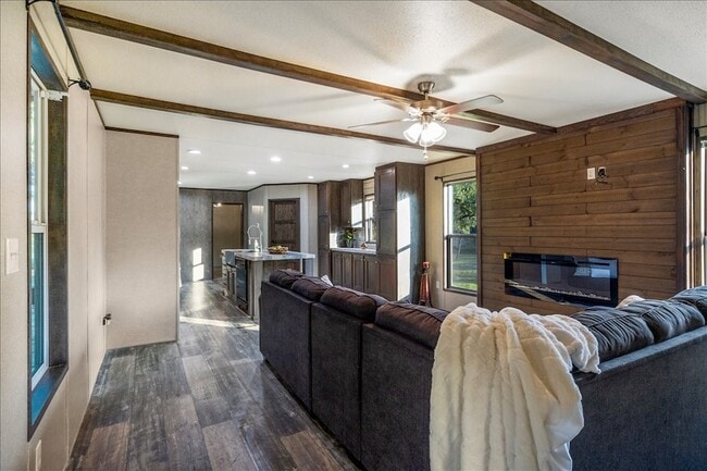 Building Photo - 409 Willow Dr