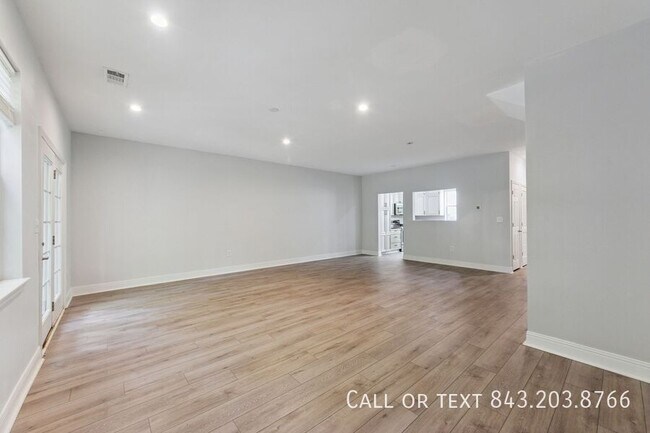 Building Photo - 4585 Great Oak Dr