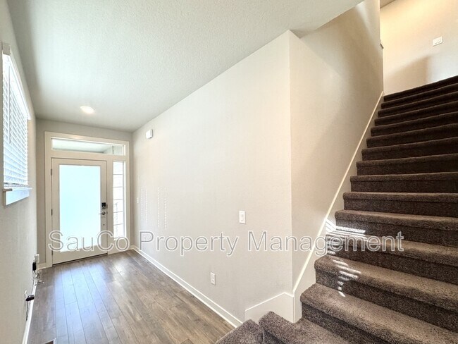 Building Photo - 6648 SE Genrosa St