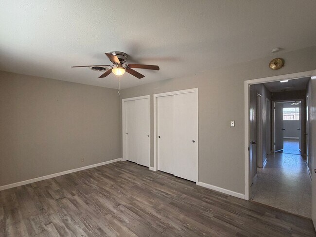 Building Photo - 749 Burkshire Dr