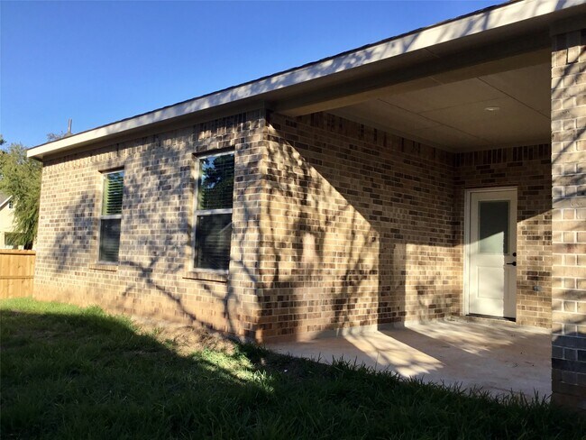 Building Photo - 2075 Briar Grove Dr