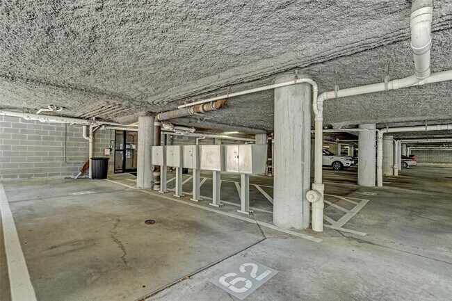 Building Photo - 1025 S Shepherd Dr