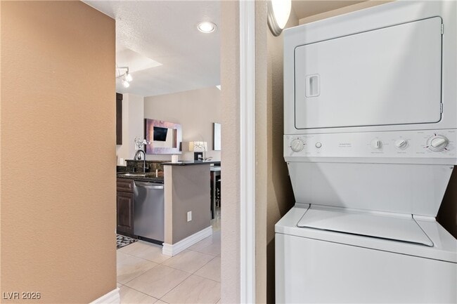 Building Photo - 210 E Flamingo Rd