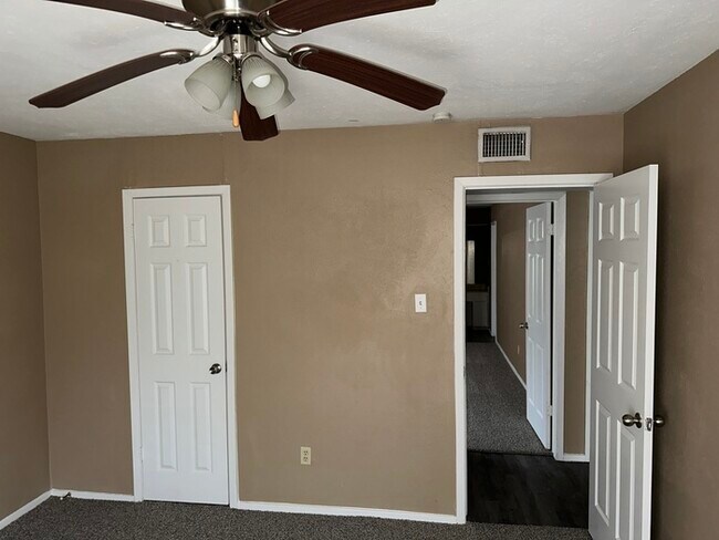 Building Photo - 1722 Dorchester Dr