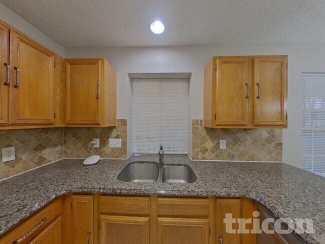 Building Photo - 5000 Poplar Glen Dr