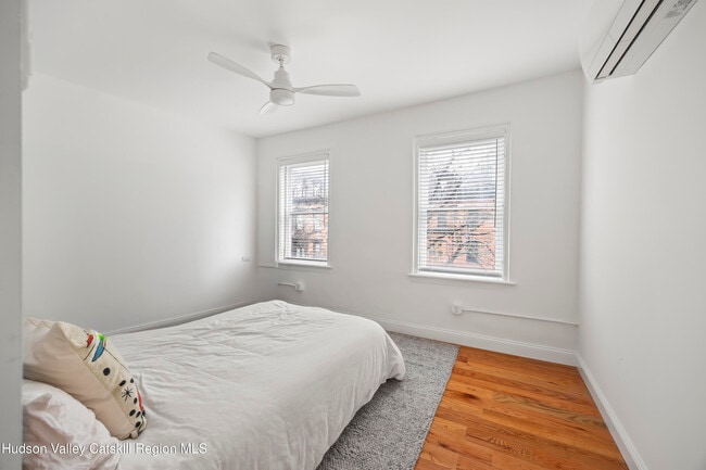 Building Photo - 417 Warren St