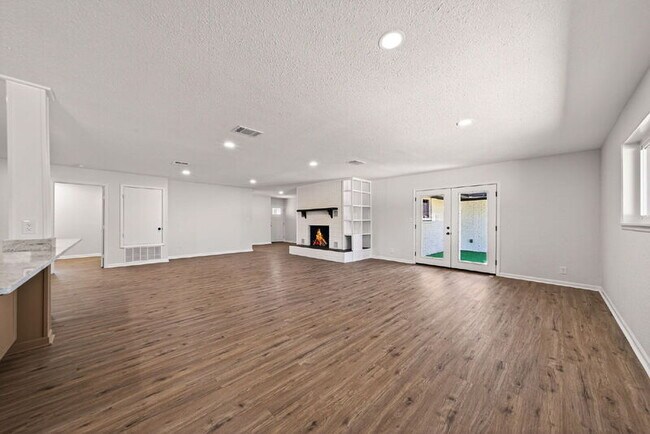 Building Photo - 192 Oriole Dr