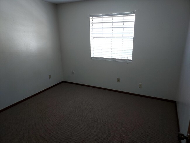 Building Photo - 6290 Bedford Dr